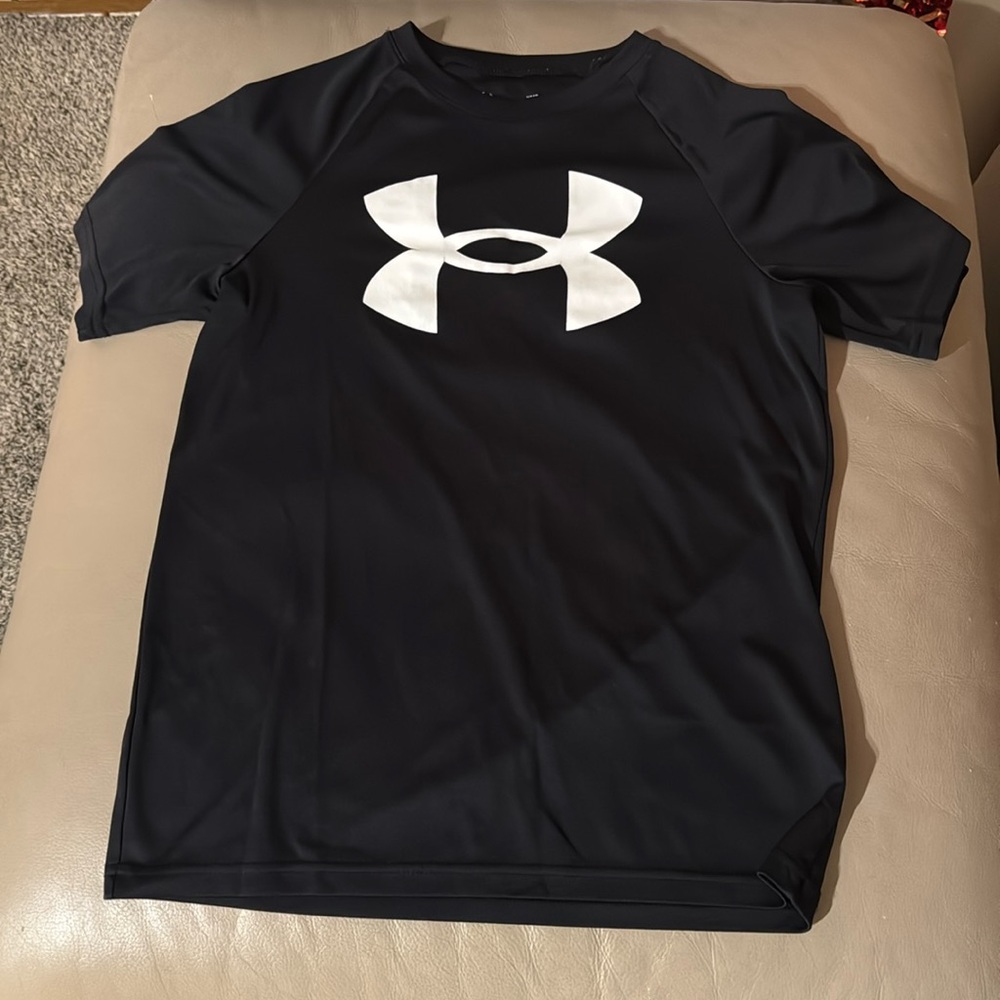 Under Armour boys t-shirt size YMD black with white logo